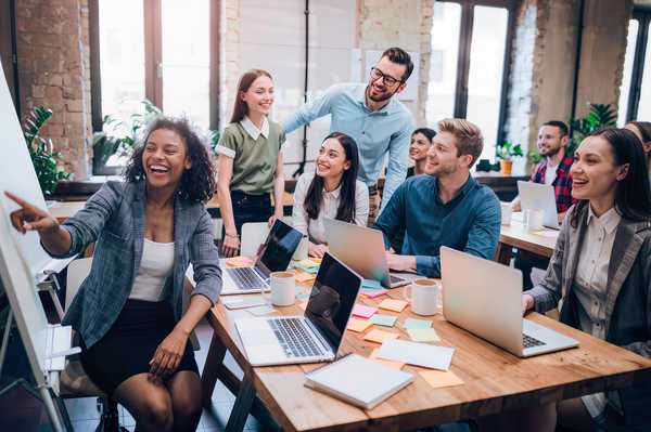 Équipes itinérantes connectées avec Pocket Wi-Fi multi-opérateurs  10 appareils simultanés